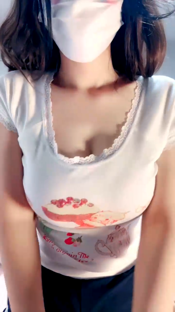 【宝宝乖乖蛋糕】极品胸模饱满粉嫩白虎穴跳蛋插逼美逼掰开太诱人了