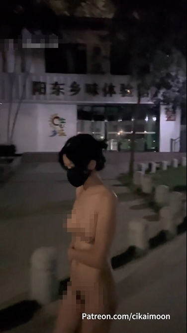 2925 10月新品，天花板露出狂人御姐【cikaimoon】最新作品完整版时长，人前全裸协闺蜜乡间城市各种露出5v