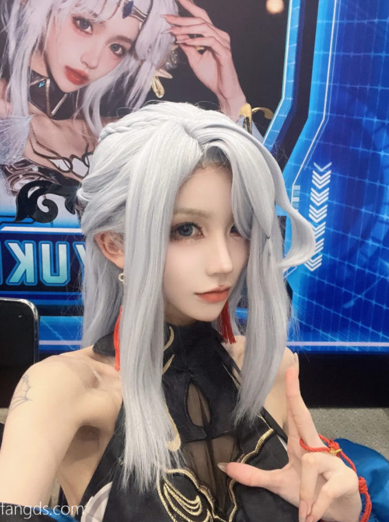 补一下，抖音四百万网红【藤原yuki】，COS啪啪，这就是大家看到的网红女神私底下的样子  1V NP 500m 5积分交个朋友