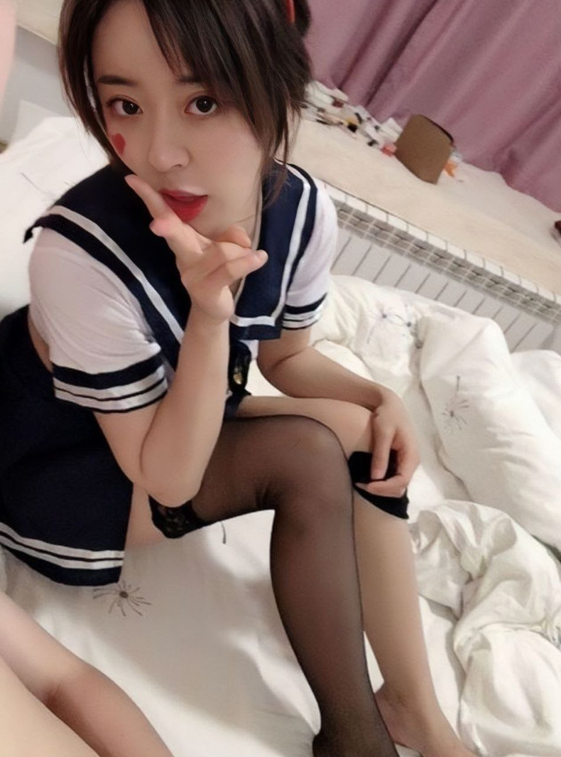 高顏值小情侶自拍泄密，無套啪啪，口交深喉，黑絲足交看點超多 1V 260M