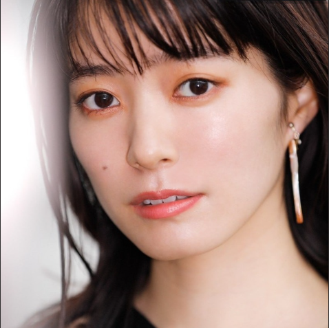 吃瓜日本著名演员模特橘凜々子女上位骑乘1v400mb