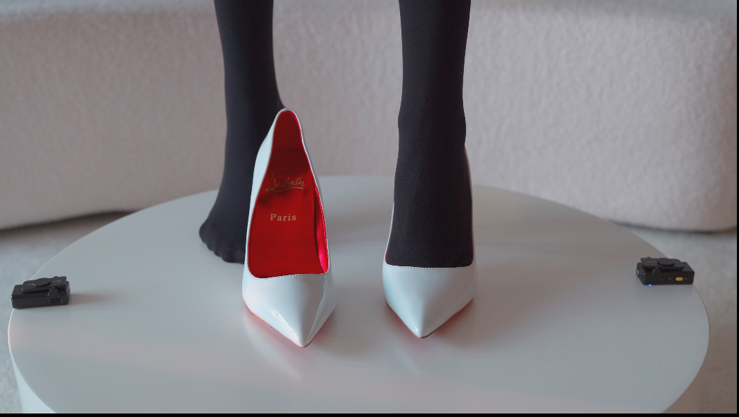 【新-足控】B站UP倩婷miki-20250307厚黑丝+白高跟（原声）【1V】【557MB百度云】