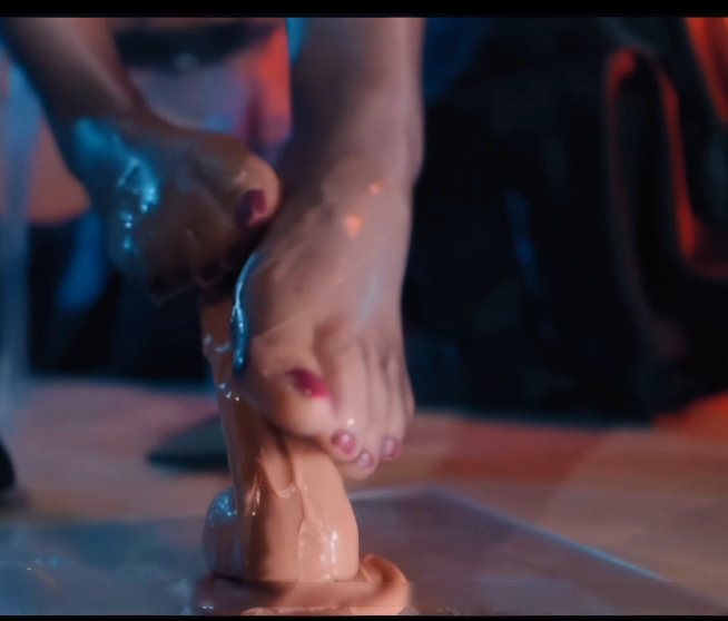 超人气寸止女神-nina-新 妈妈足交(1V,3.15G)