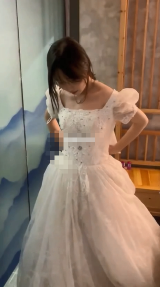 3257 【最新】约炮大神【阿曼达】付费VIP，几位绝品女神泄密福利，蜜桃臀后入，深夜户外露出刺激11v