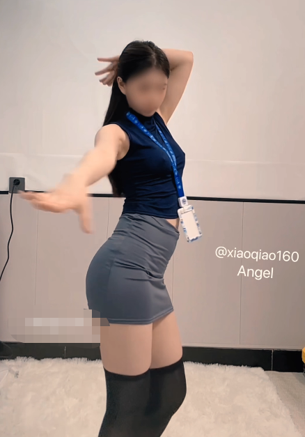 推特极品嫩妹-以安(小乔)-11月定制裸舞福利 新(15V,262M)