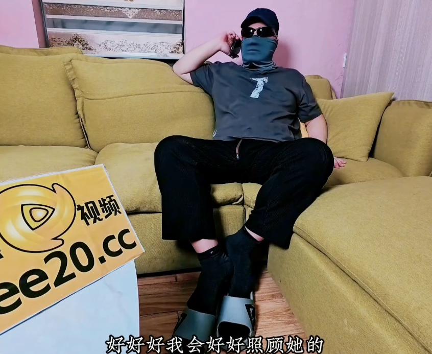 新晋嫩妹-小美-重金诱惑马尾反差表妹为我口交啪啪(1V,1.2G)