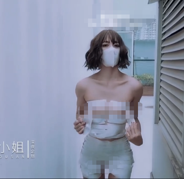 懂小姐-《艺术馆露出挑战》短发小姐姐艺术馆露出隐私地下车库自慰