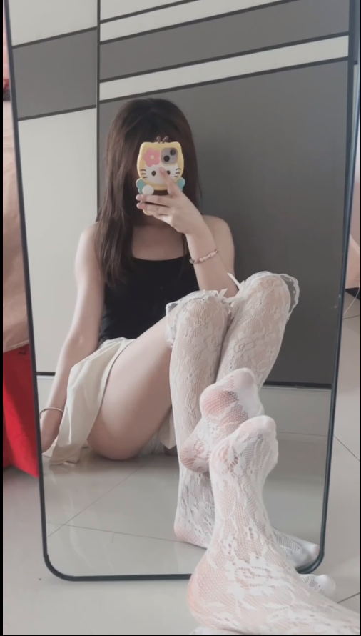 【新-足控】呆呆兔-新定制合集【9V】【129MB百度云】