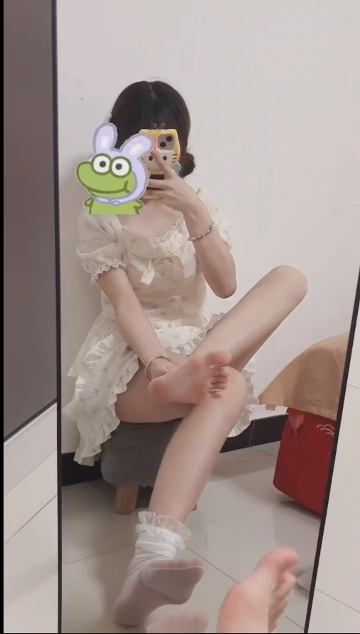 【新-足控】呆呆兔-新定制合集【9V】【129MB百度云】