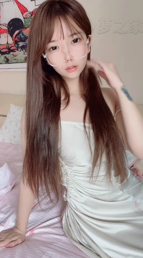 推特福利姬 莉犬 【2V 326MB】