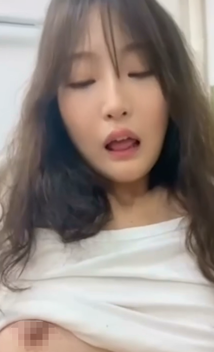 天津农学院校花-吴巧丹-教室自慰流出(5P,1V,112M)