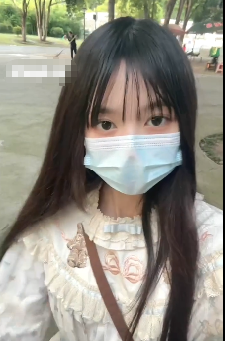 极品双马尾萝莉-崽崽大王-定制露出福利（4V,150M）