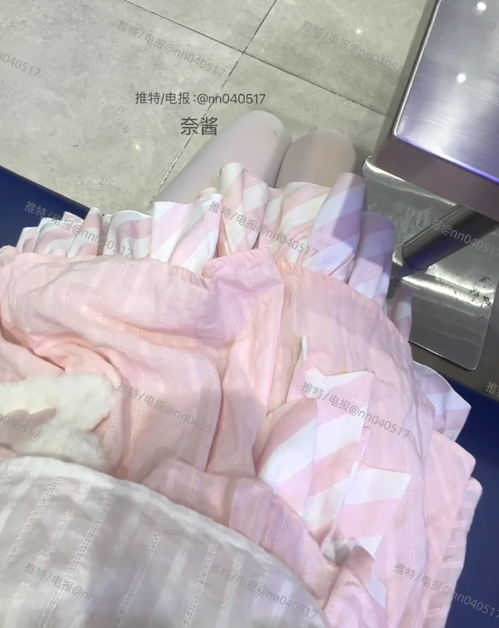 福利姬-小池理奈(奈酱,砂糖)-新 洛丽塔商场露出(2V,574M)