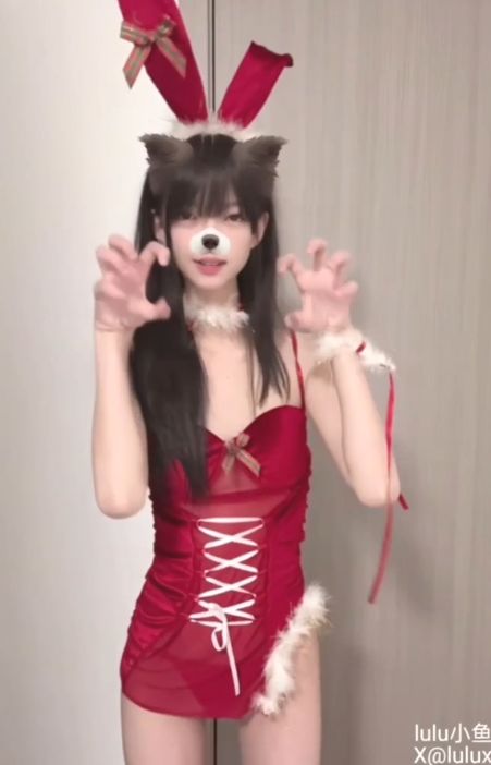 颜值福利姬-讨厌小鱼干-圣诞特辑（9V,166M）