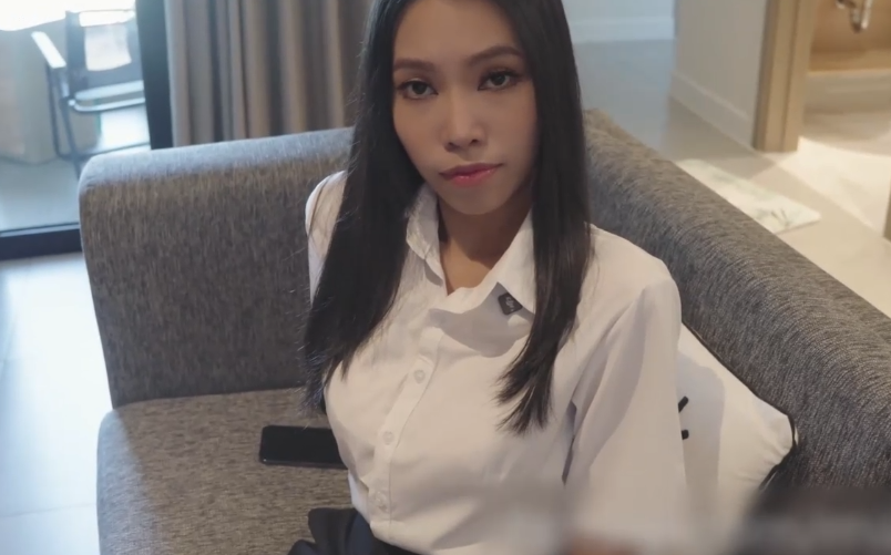 越南反差嫩妹【Miuzxc】淫欲中介_肉体销售_黑丝女中介色诱客户做爱_口交骑乘内射两次_想要看房就让我榨干你的精液