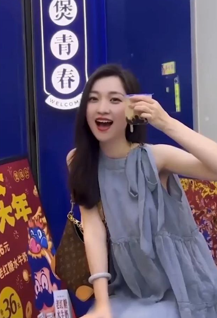 豪购30万的小米SU7 只为人妻销售