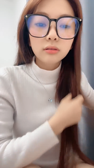 【chen晚晴】,好清纯的一个学生妹